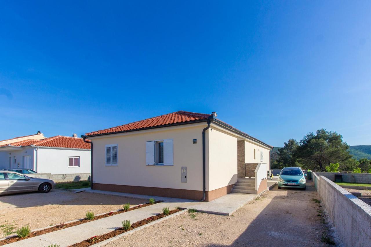 Holiday Home Lucia Lozovac Εξωτερικό φωτογραφία
